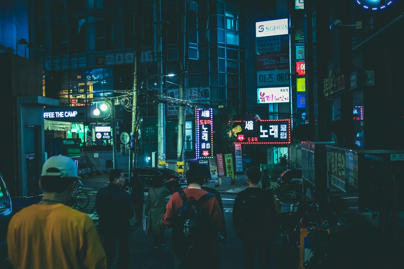 Evening Seoul street commute scene.